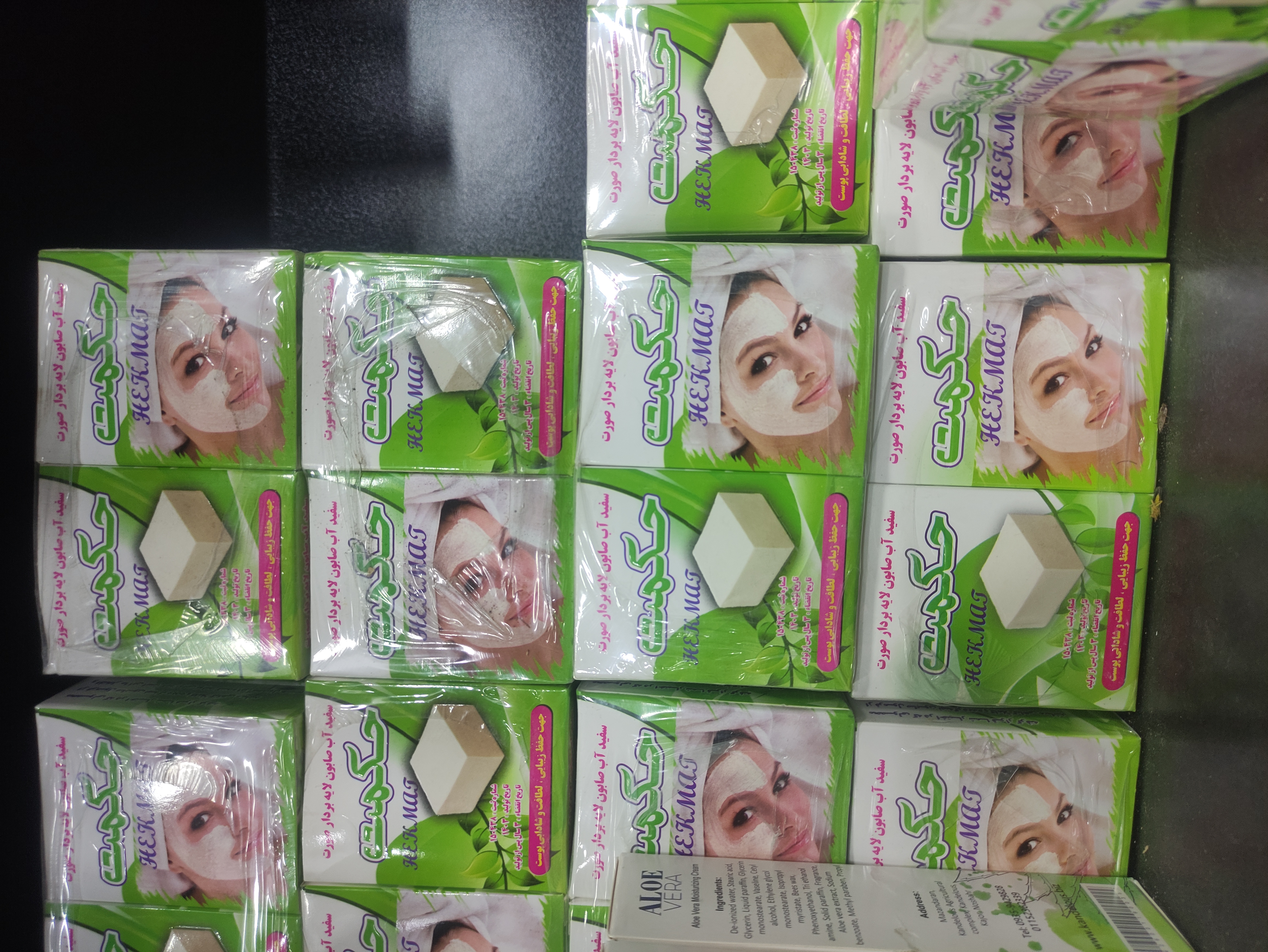 تصویر سفید آب صابون لایه بردار حکمت 